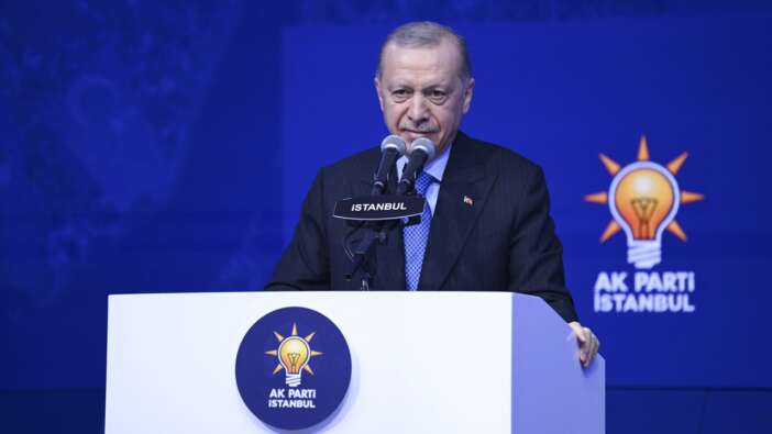 Cumhurbaşkanı Erdoğan'dan İmamoğlu'na afiş tepkisi! ''Ekrem Efendi bunu ispat et. Bizim icraatımızın ulaştığı yere senin hayallerin bile ulaşamaz''