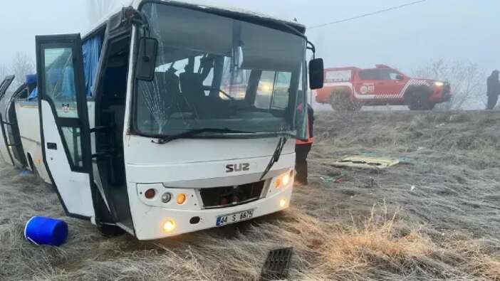 Malatya'da yolcu minibüsünün devrilmesi sonucu 8 kişi yaralandı