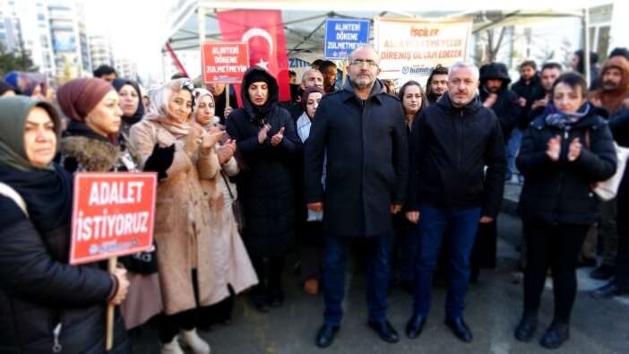 800 çalışanı SMS'le işten attılar! DEM Partili belediyelerin önünde 290 gündür adalet arıyorlar! "Yaptıklarıyla söyledikleri birbirini tutmuyor"