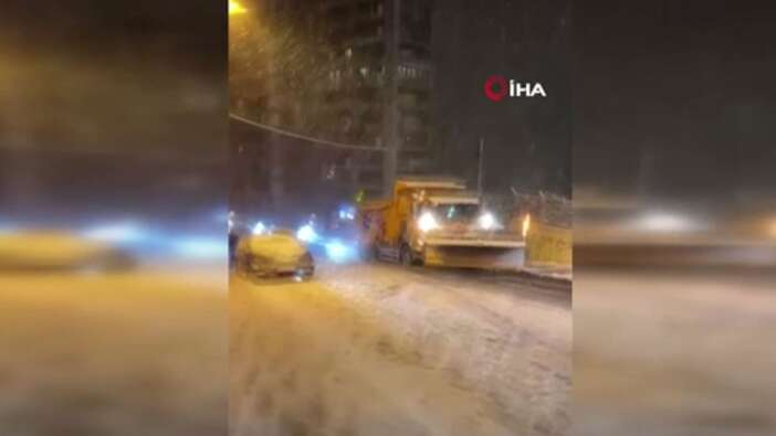 İBB yine sınıfta kaldı! Maltepe'de kar küremeye gelen araç yolda kaldı!