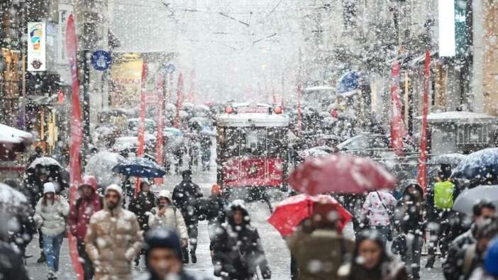 Son dakika alarmı... İstanbul'da kar fırtınası başladı