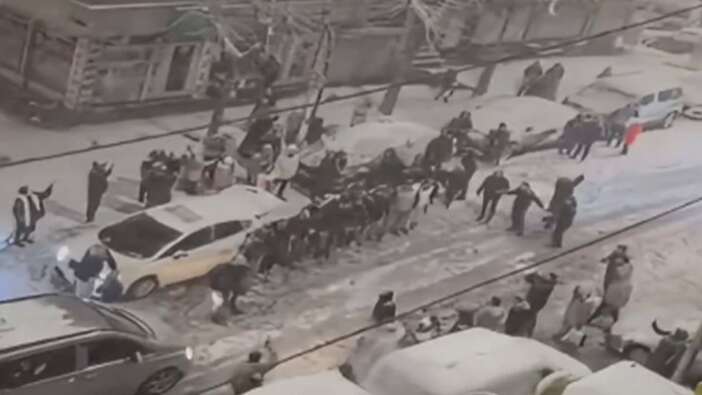 Karla karışık yumruk yağdı... Sultangazi'de halayın başı mutluluk sonu felaket