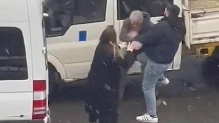 İstanbul'a bir gün daha... Yol verme kavgasında tornavidayla şişlemeye kalktı!