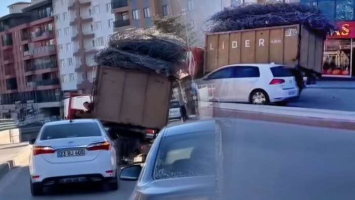 Trafikte hurda yüklü kamyonet kabusu! Devrilme tehlikesi geçirdi! Korku dolu anlar kamerada!