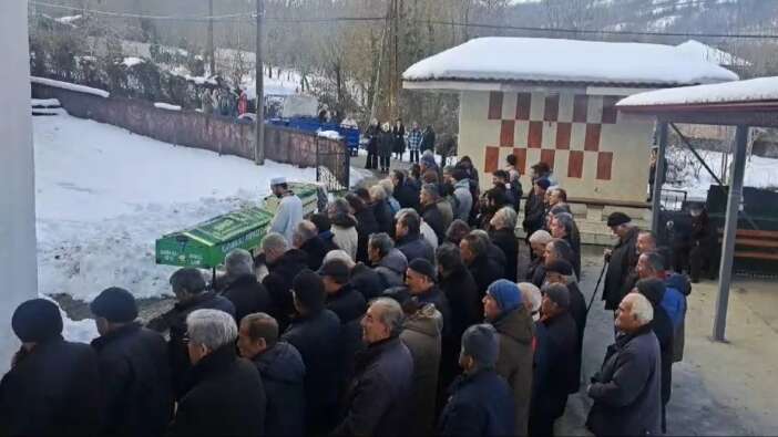 Ölüm bile ayıramadı: Kanserden ölen eşinden bir gün sonra kalp krizi geçirdi; çift yan yana toprağa verildi