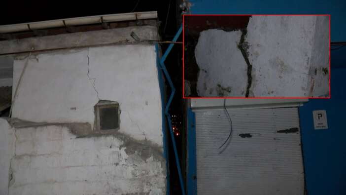 Gaziosmanpaşa kentsel dönüşüm bölgesinde inşaat nedeniyle yol çöktü, duvarları çatlayan 4 bina boşaltıldı
