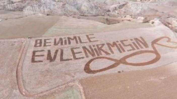 Çorumlu aşık traktörüyle tarlaya "Benimle evlenir misin" yazdı