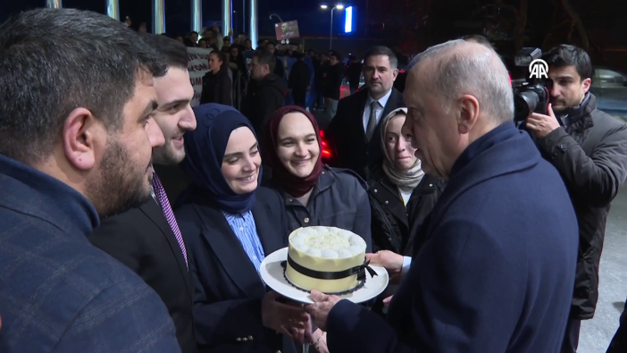 AK Partili gençlerden Erdoğan'a sürpriz! İşte duygulandıran karşılama: "İyi ki doğdun reis"