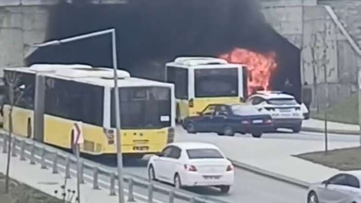 Başakşehir’de korku dolu anlar: İETT otobüsü alt geçitte alev aldı! Saniye saniye kamerada...