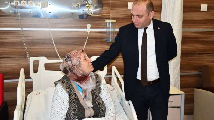 Çorum'da 72 yaşındaki kadın kornea nakli oldu, 50 yıl sonra yeniden görmeye başladı