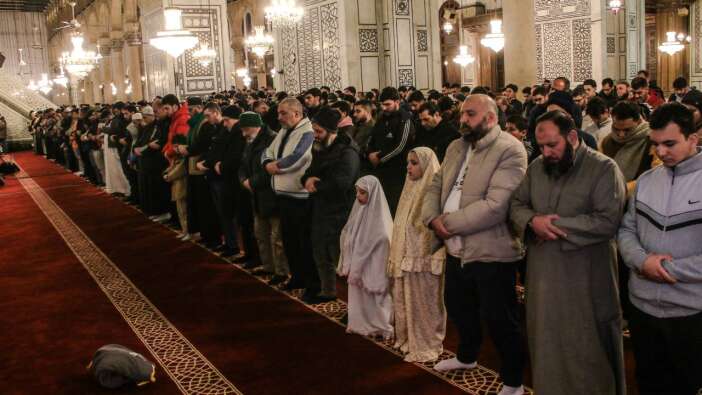 Emevi Camii’nde 50 yıl sonra ilk kez Esad’a dua edilmeden teravih namazı kılındı