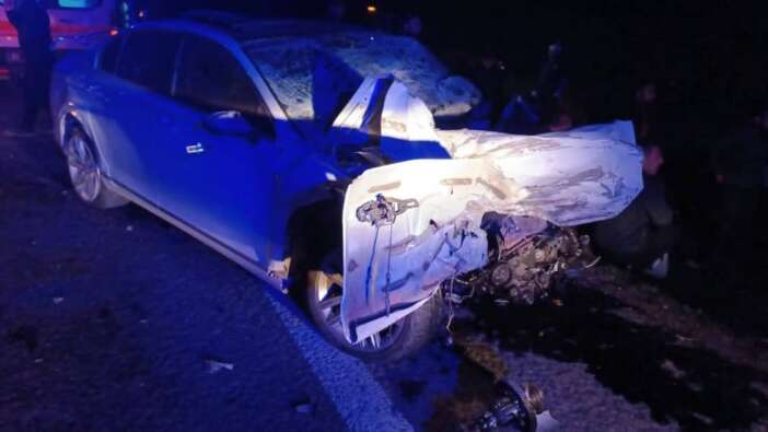 Trafik canavarı Şanlıurfa'da 4 can aldı! İki araç kafa kaya çarpıştı