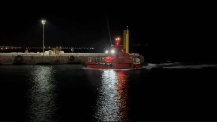 Kılavuz geminin kaptanı Çanakkale Boğazı'nda denize düştü