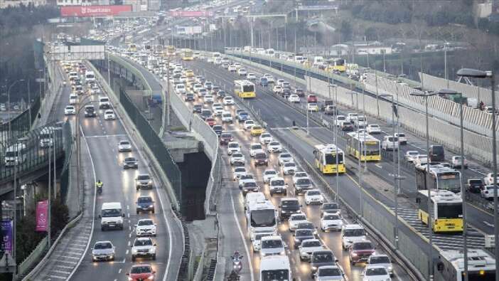 İstanbul'da akşam trafik felç! Yoğunluk yüzde 83'e ulaştı...