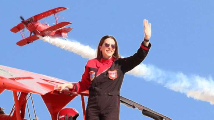 Akrobasi pilotu Semin Öztürk Şener'den 8 Mart Dünya Kadınlar Günü'ne özel gösteri