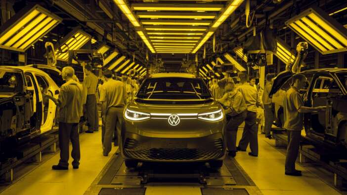 Volkswagen motor kapağında gevşeme nedeniyle binlerce aracını geri çağırıyor