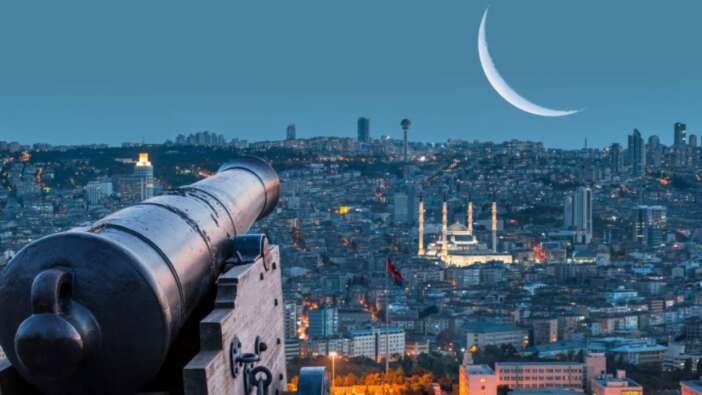 Sivas'ın Gürün ilçesinde Ramazan topu elinde patlayan görevli ağır yaralandı