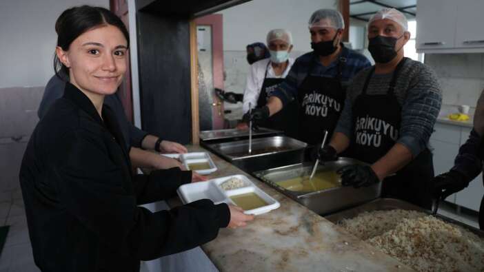 Nevşehir'de iftar vakti evlerde yemek pişirmek yasaklanan köyde imece usulü Ramazan