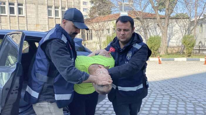 Samsun'da cani adam eski eşinin dedesinin boğazını bıçakla kesti