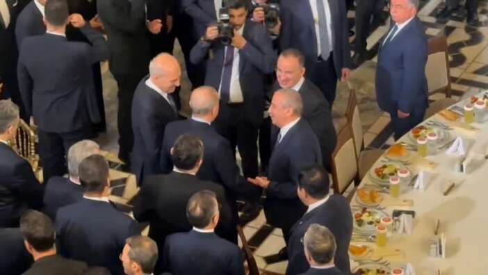 Cumhurbaşkanı Recep Tayyip Erdoğan ile Sırrı Süreyya Önder arasında ayaküstü sohbet