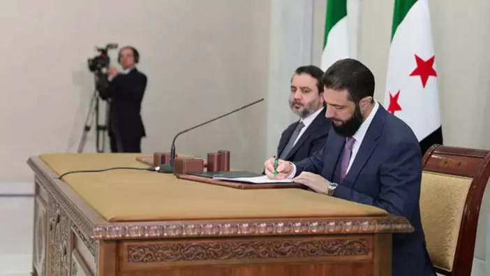 Suriye'de geçici anayasa imzalandı! İşte öne çıkan maddeler...