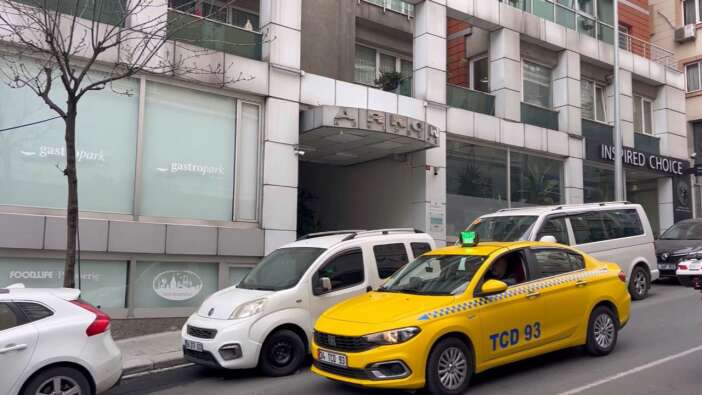 Şişli'de silahlı saldırıya uğrayan kişi ağır yaralandı