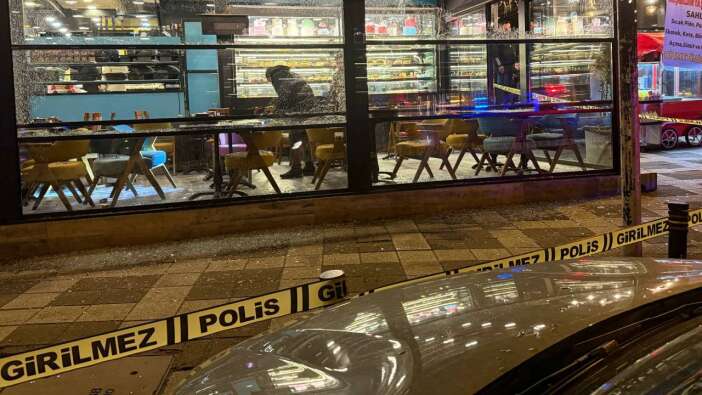 Motosikletli saldırganlar yine sahnede: Ümraniye'de iki pastaneyi taradılar!