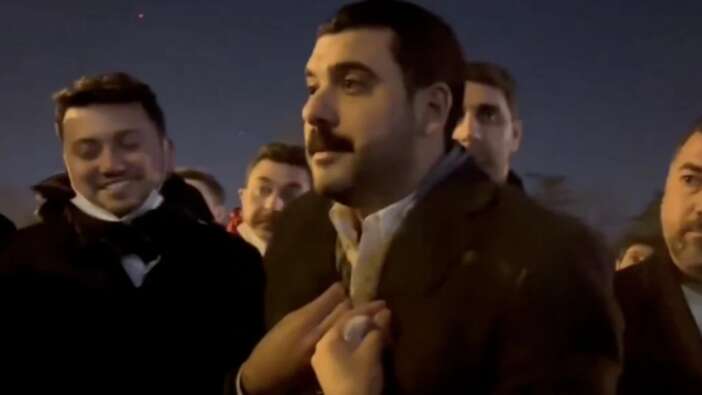 CHP'li vekil Ali Gökçek ile eylemciler arasında biber gazı pazarlığı! Önden siz yürüyün
