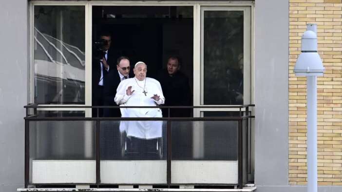 Papa Franciscus, hastaneden taburcu edildi: Haftalar sonra ilk kez görüldü
