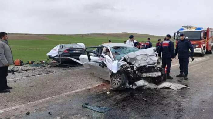 Ankara'da katliam gibi kaza! İki otomobil çarpıştı: 6 ölü, 3 yaralı var!