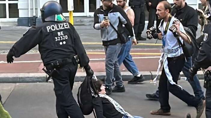 Amerikan faşizmi Berlin’e uzandı! Almanya, Filistin'e destek gösterisine katılan 4 yabancı uyrukluyu sınır dışı edeceğini duyurdu
