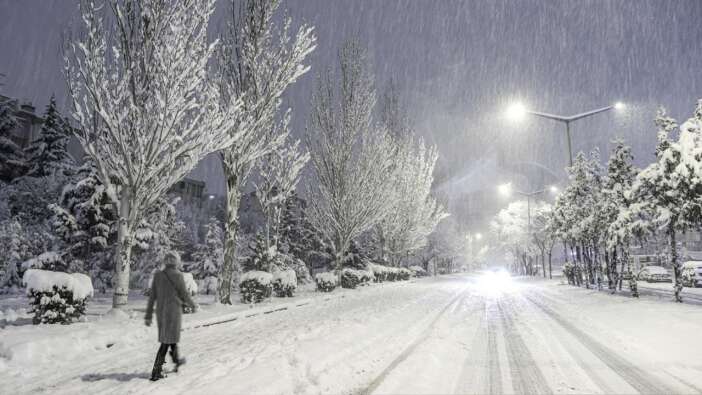 Meteoroloji uyardı: Bu şehirlerde dışarı çıkarken dikkat! Fırtına ve sağanak yolda!