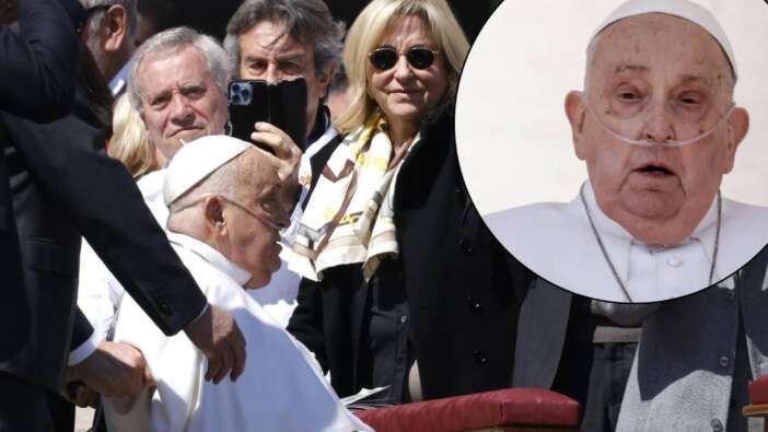Ölümden dönen Papa Franciscus, Vatikan'da halkı selamladı