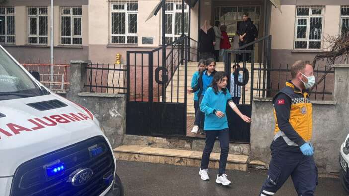Sivas’ta 13 öğrenci gıda zehirlenmesi şüphesiyle hastaneye kaldırıldı
