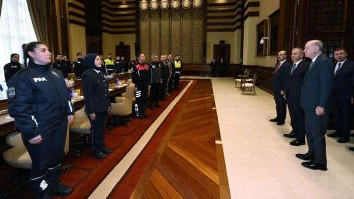Cumhurbaşkanı Recep Tayyip Erdoğan'ı Külliye'de polisler karşıladı