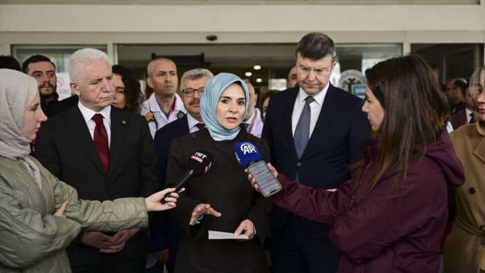 Bakan Göktaş, Maltepe huzurevi yangını sonrası hastaları ziyaret etti