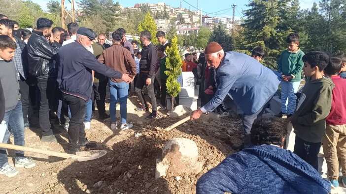 Siirt’te, ses geldiği iddiası üzerine dün gömülen kişinin mezarı açıldı