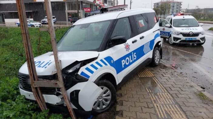 Samsun’da polis aracı kazası: Minibüs çarptı, 2 yaralı
