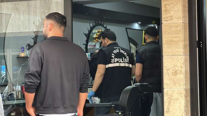 İskenderun'da berber dükkanına silahlı saldırıda iki kişi yaralandı