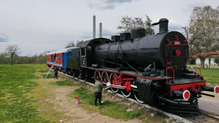 Edirne’nin tarihi tren istasyonu renklendi: Nostaljik tren boyandı
