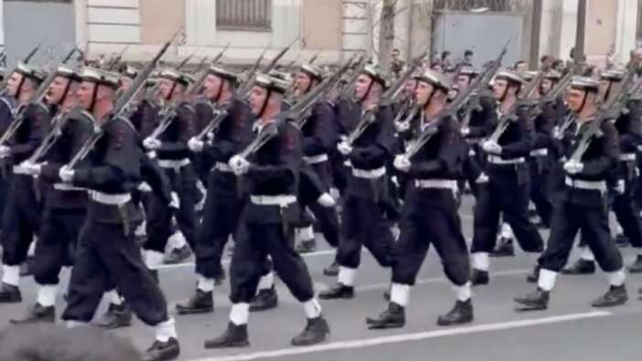 Atina’da Türkiye karşıtı skandal: Türkiye’ye küfreden Yunan askerlere ceza yağdı!