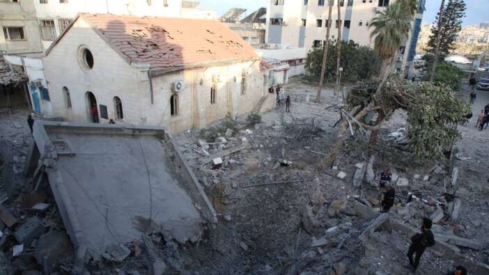 İsrail ordusu, Gazze kentindeki El-Ehli Baptist Hastanesi'ni füzelerle bombaladı