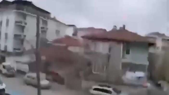 Amasya'da deprem paniği 4.6’lık sarsıntı kameraya yansıdı