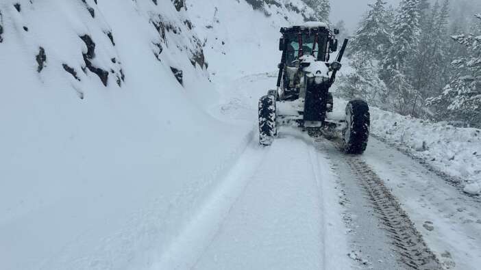 Nisan karı çileye dönüştü! Kastamonu'da 181 köy yolu ulaşıma kapandı