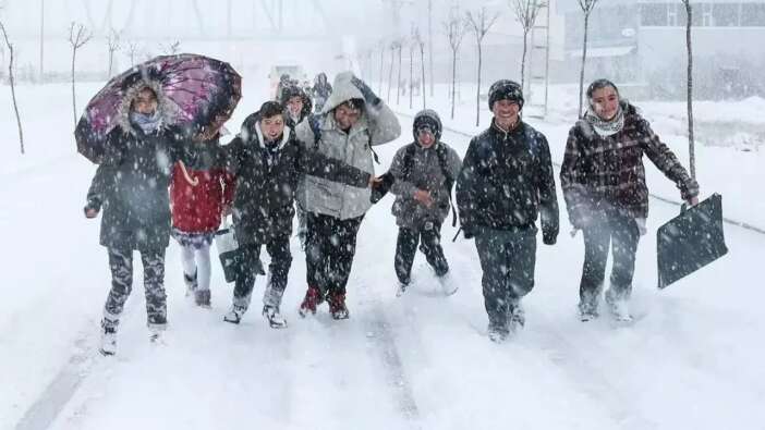 Dört ilimizde kar yağışı alarmı: Okullar 1 gün tatil edildi!