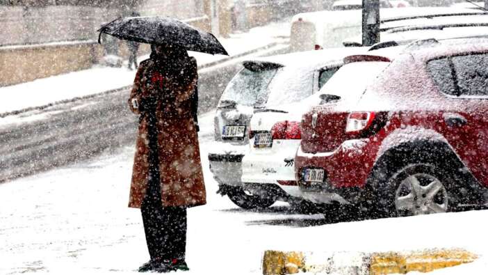 Türkiye’de hava alarmı: Sağanak, kar ve fırtına geliyor! İstanbul dahil çok sayıda ile uyarı: Zirai don ve çöl tozu...