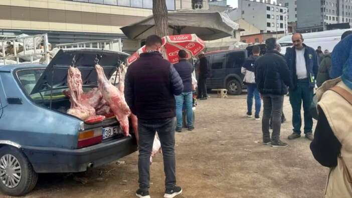 Ağrı Doğubayazıt’ta halk sağlığına tehdit! 150 kilo açıkta et imha edildi!