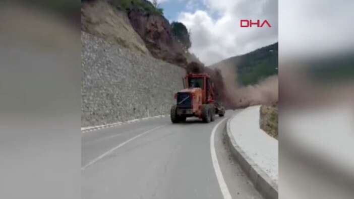 Artvin’de heyelan paniği: İş makinesi operatörü kayalardan son anda kurtuldu