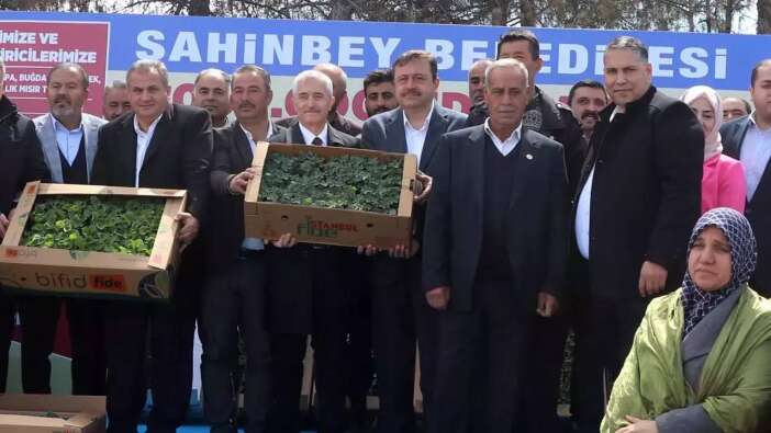 Şahinbey Belediyesi tarımsal destek kapsamında bu yıl çiftçilere 7 milyon sebze ve meyve fide dağıtımı yaptı