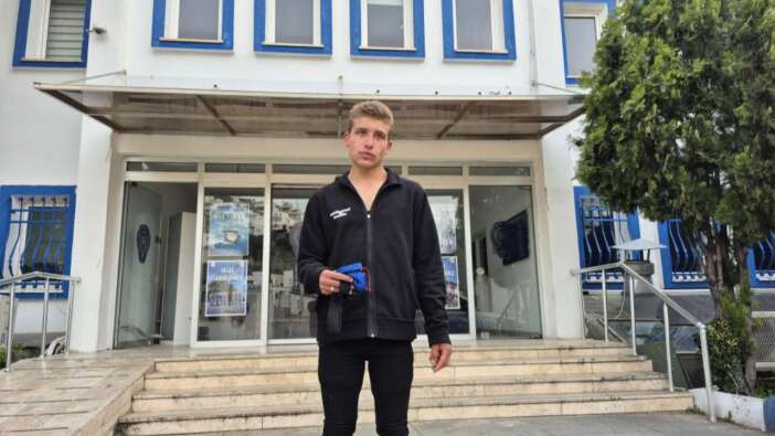 Bodrum’da kağıt toplayıcısı gencin örnek davranışı: Çöpte bulduğu altınları polise teslim etti